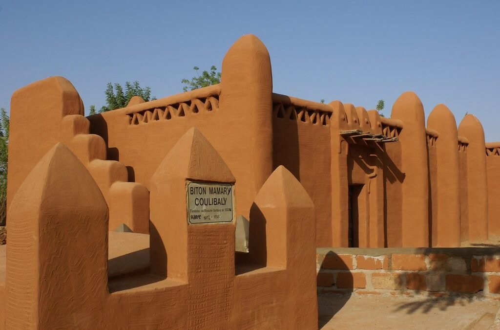 Vestibule & Tombe de Biton Mamary Coulibaly (Ségou Koro, XVIIIe)